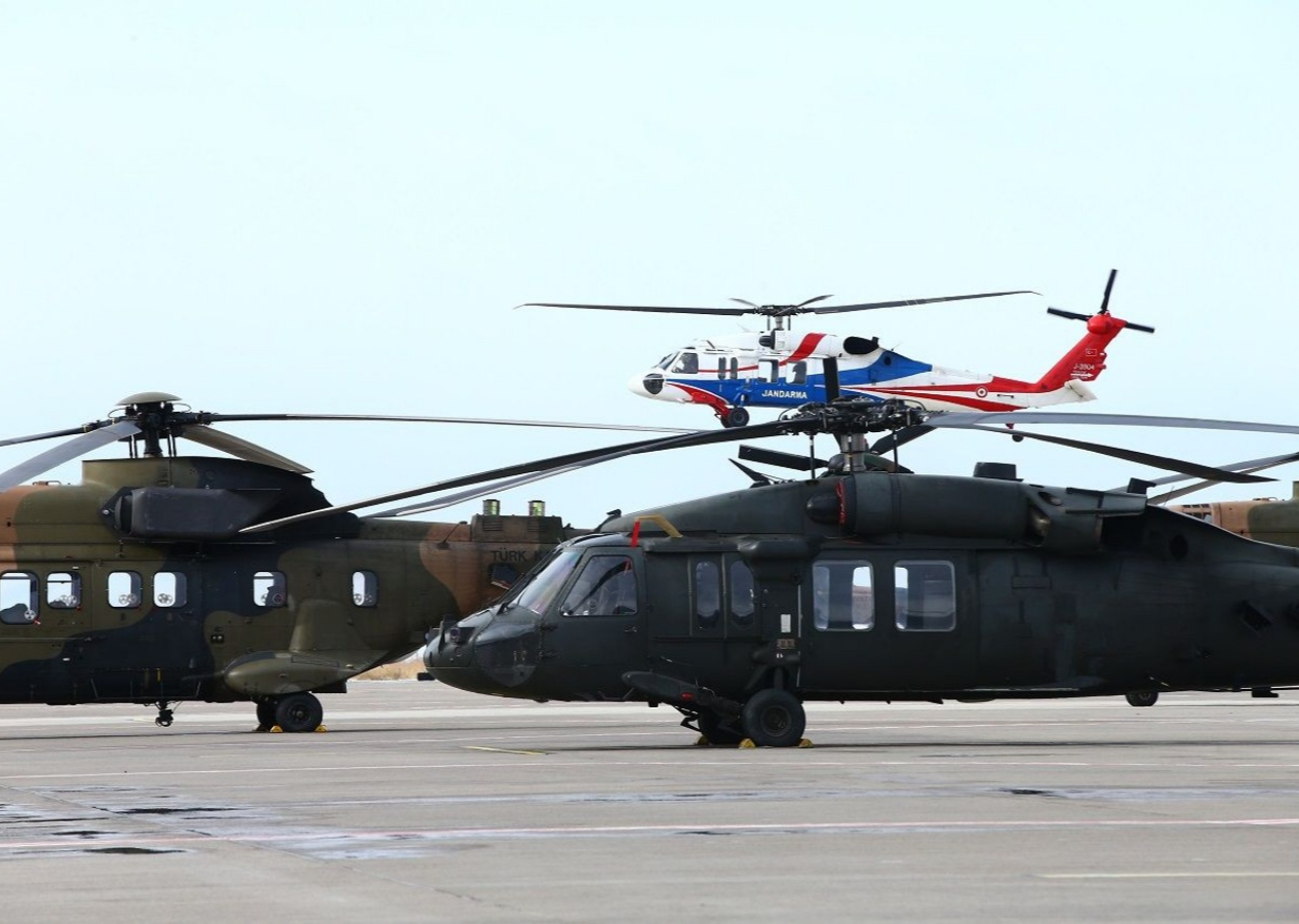 Mehmetçik afet bölgesinde! 17 askeri helikopter deprem bölgesine hareket etti