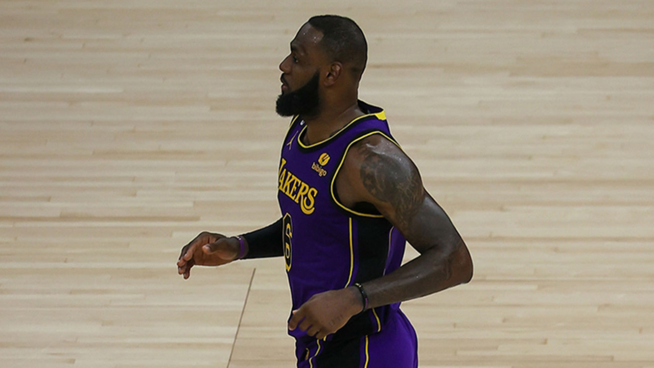 Lebron rekor kırdı, Lakers kaybetti