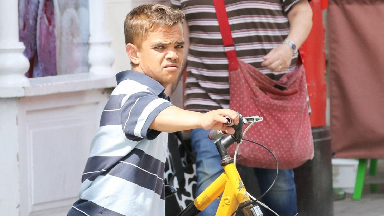 Pedofili suçlu, sırf cüce olduğu için hapis cezasından kurtuldu!