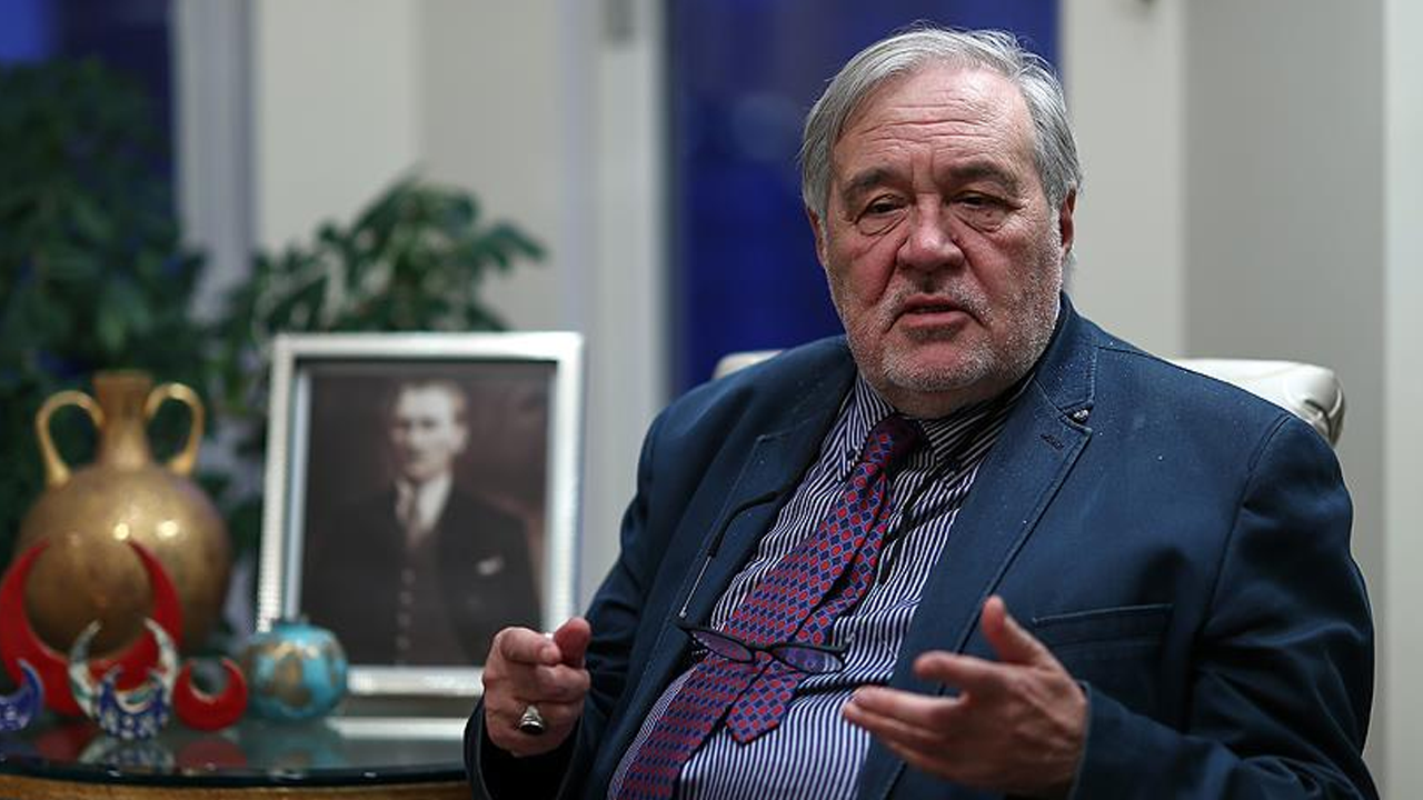 Deprem sonrası İlber Ortaylı paylaştı: “Herkesin millete olan borcunu ödemesi gerekiyor”