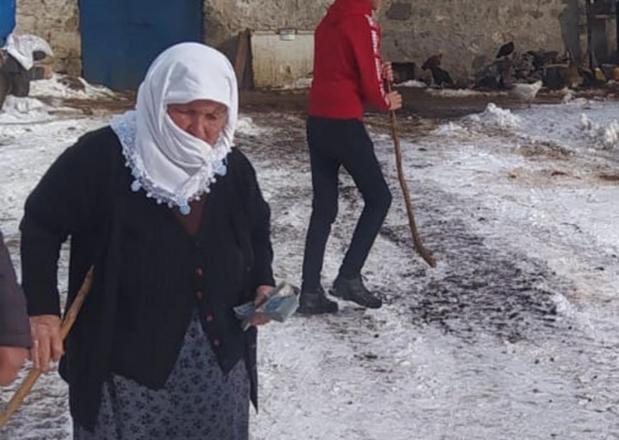 85 milyon tek yürek! 70 yaşında Sarıgül nine, düvesini depremzedeler için sattı