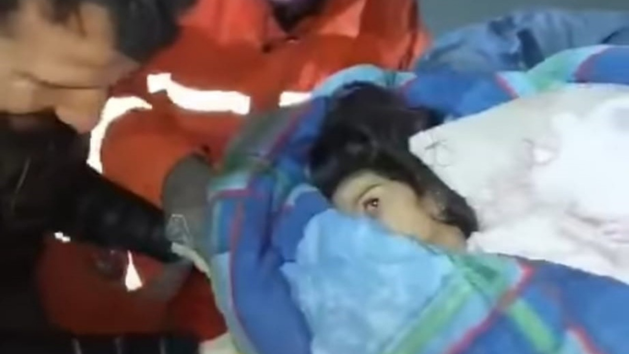 Umudun adı Asya! Hatay'da enkaz altında kalan 8 yaşındaki çocuk 96 saat sonra kurtarıldı
