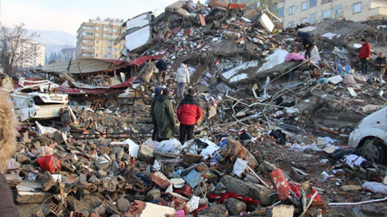 Deprem faciasında son durum: 18 bin 342 can kaybı, 74 bin 242 yaralı...