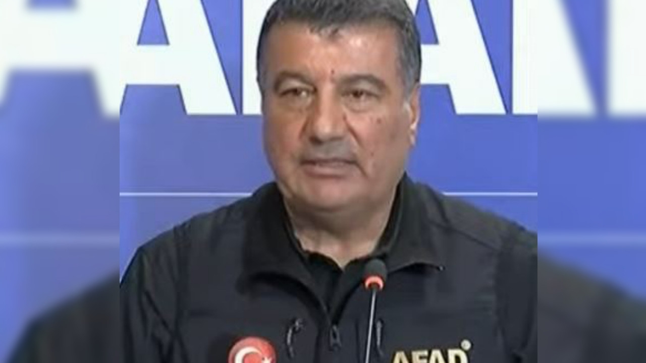 "1400'ün üzerinde artçı oldu" diyen AFAD Müdürü uyardı: Hasarlı binalardan uzak durun!