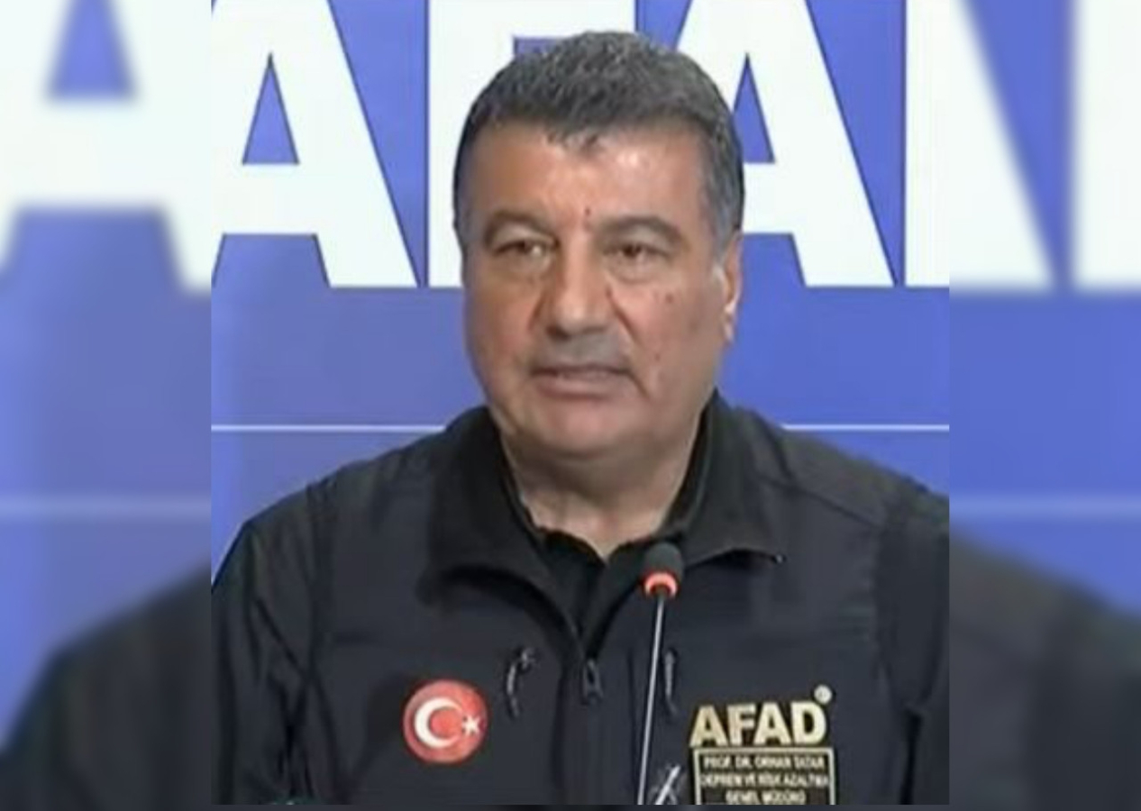 "1400'ün üzerinde artçı oldu" diyen AFAD Müdürü uyardı: Hasarlı binalardan uzak durun!