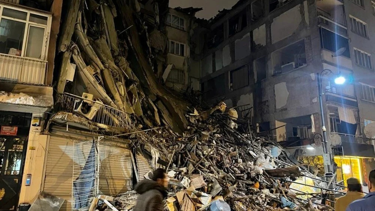 Yeryüzü adeta dalgalanıyor! Kahramanmaraş deprem anının yeni görüntüleri ortaya çıktı