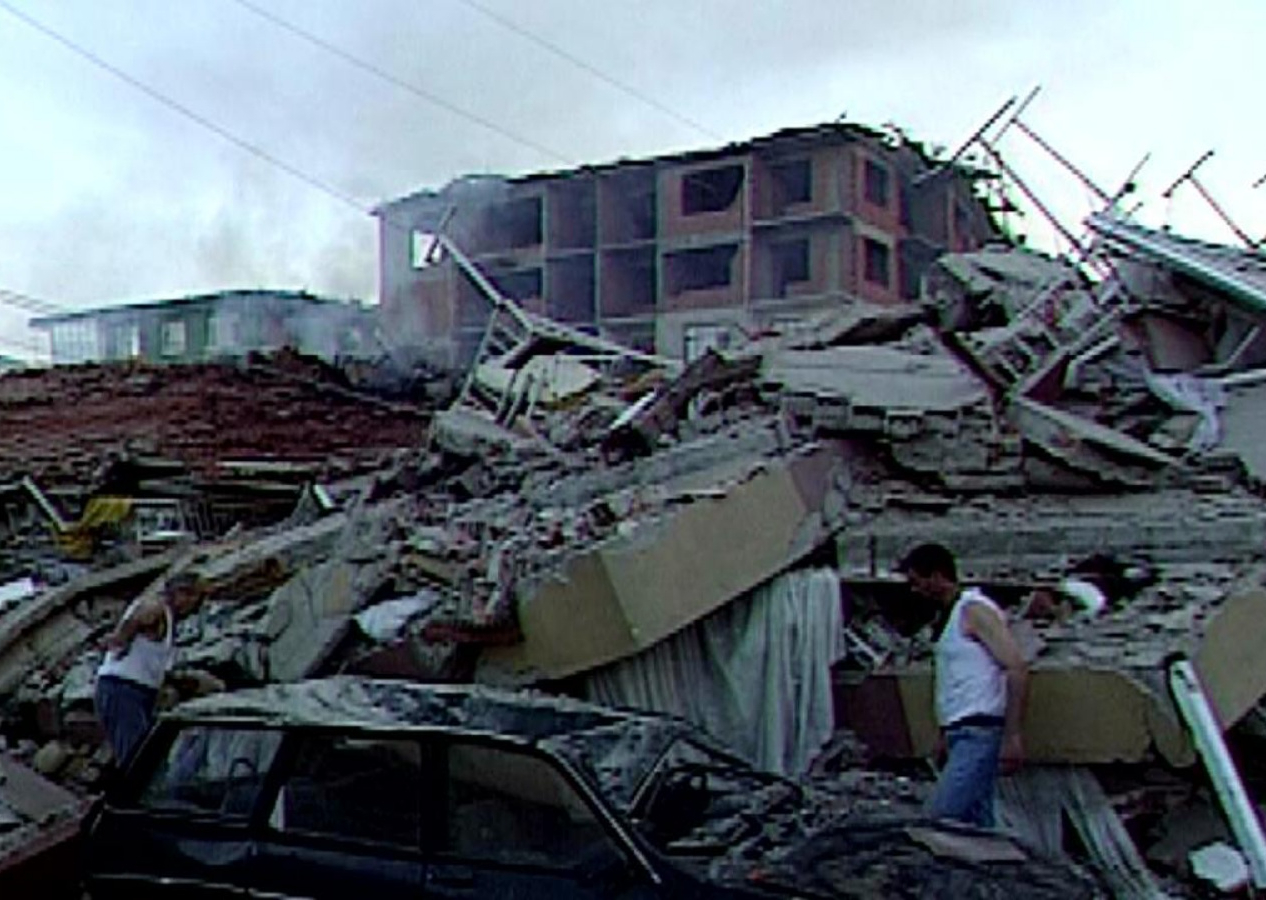 Yeryüzü adeta dalgalanıyor! Kahramanmaraş deprem anının yeni görüntüleri ortaya çıktı