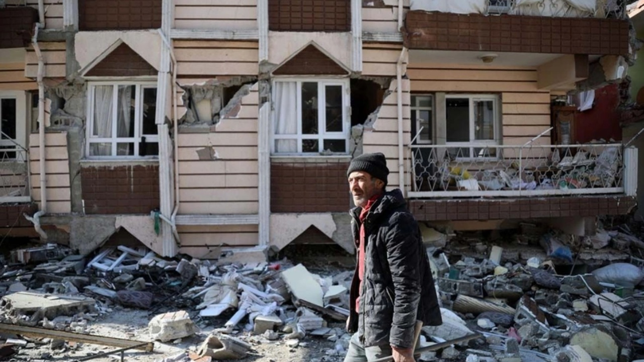 Hatay'ın en büyük mahallelerinden biri Narlıaca Mahallesi'nde binaların hepsi yıkıldı