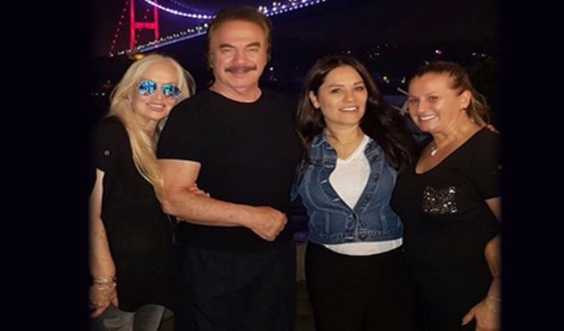 Ünlü şarkıcı hastaneye kaldırıldı... Evinin banyosunda baygın halde bulundu!