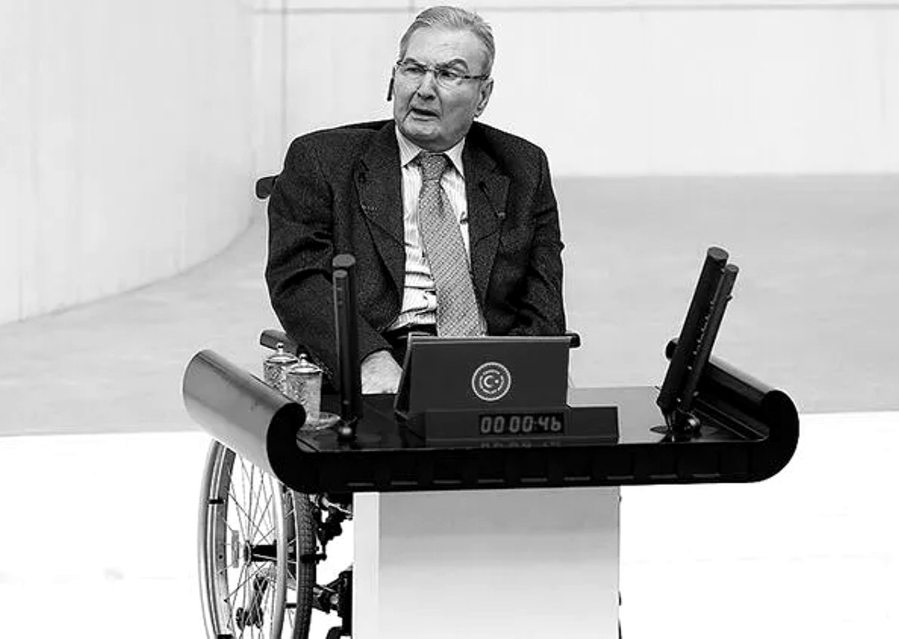 Türk siyasetinin acı kaybı! Liderlerden Deniz Baykal için peş peşe taziye mesajları...