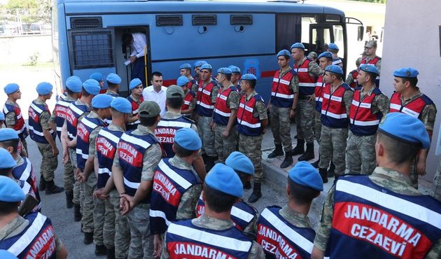 320 FETÖ'cü hakim karşısında! Valiliği ablukaya almışlardı...
