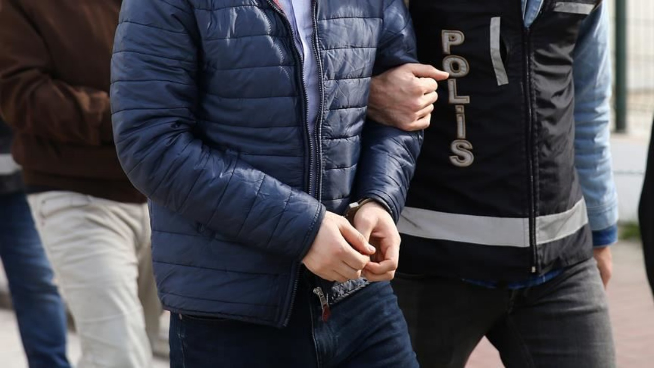Şanlıurfa'da depremde yıkılan binalarla ilgili 8 kişi yakalandı