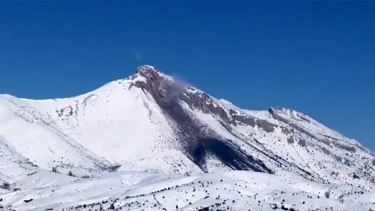 "Deprem sonrası Kuş Kayası Dağ'ı yanardağa döndü" iddiası! AFAD yalanladı!