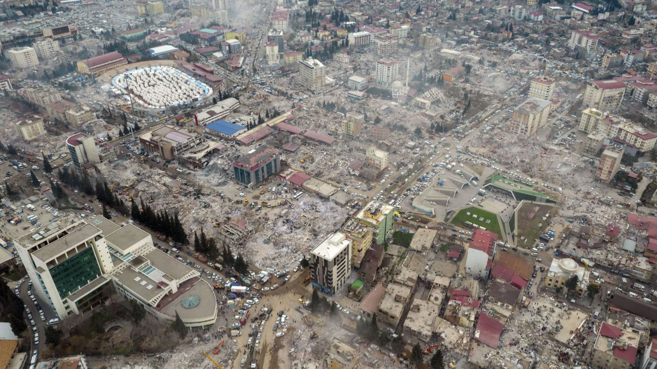 Gizemli yardımsever, deprem için 30 milyon dolar bağışladı ve kayıplara karıştı
