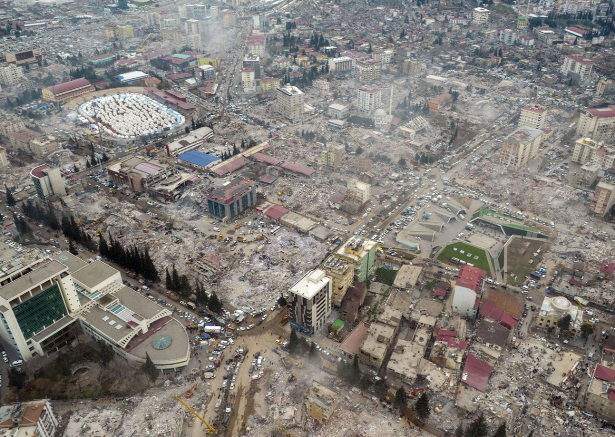 Gizemli yardımsever, deprem için 30 milyon dolar bağışladı ve kayıplara karıştı