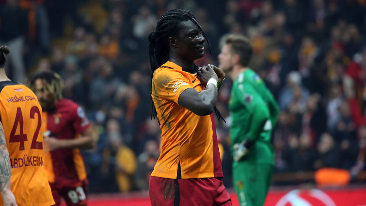 Gomis'ten minik Ege'ye destek mesajı