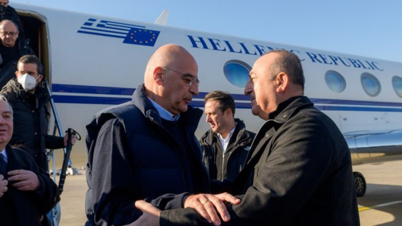 Bakan Çavuşoğlu ve Dendias'tan ortak mesaj: İlişkilerimizin düzelmesi için bir depreme daha gerek yok!
