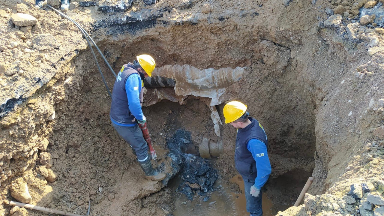 Konya Büyükşehir Belediyesi, Hatay'da depremzedelere temiz içme suyu verebilmek için çalışıyor