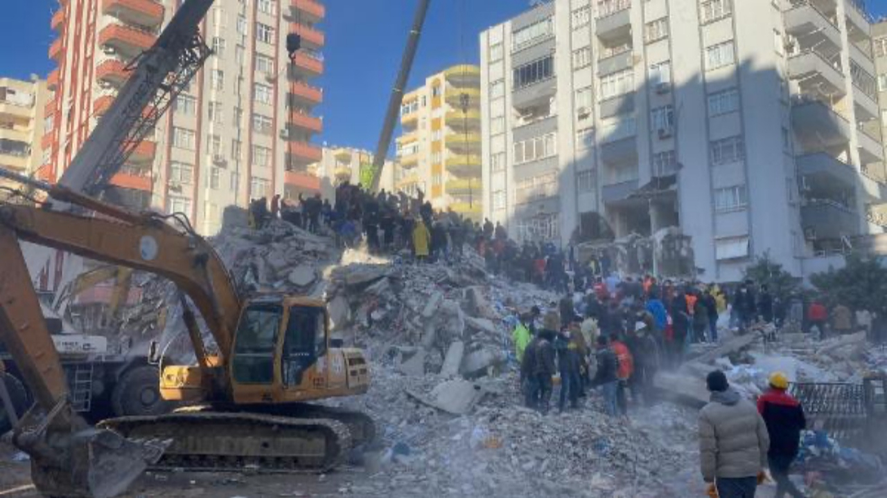 Adana'da Hasan Alpargün'ün inşa ettiği binalar dehşete düşürdü!