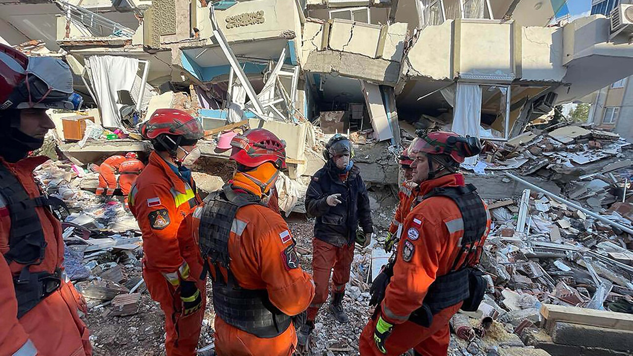 Deprem bölgesinde salgın endişesi! Eczacılar seferber oldu, 30 bini aşkın ilaç depremzedelere dağıtılacak