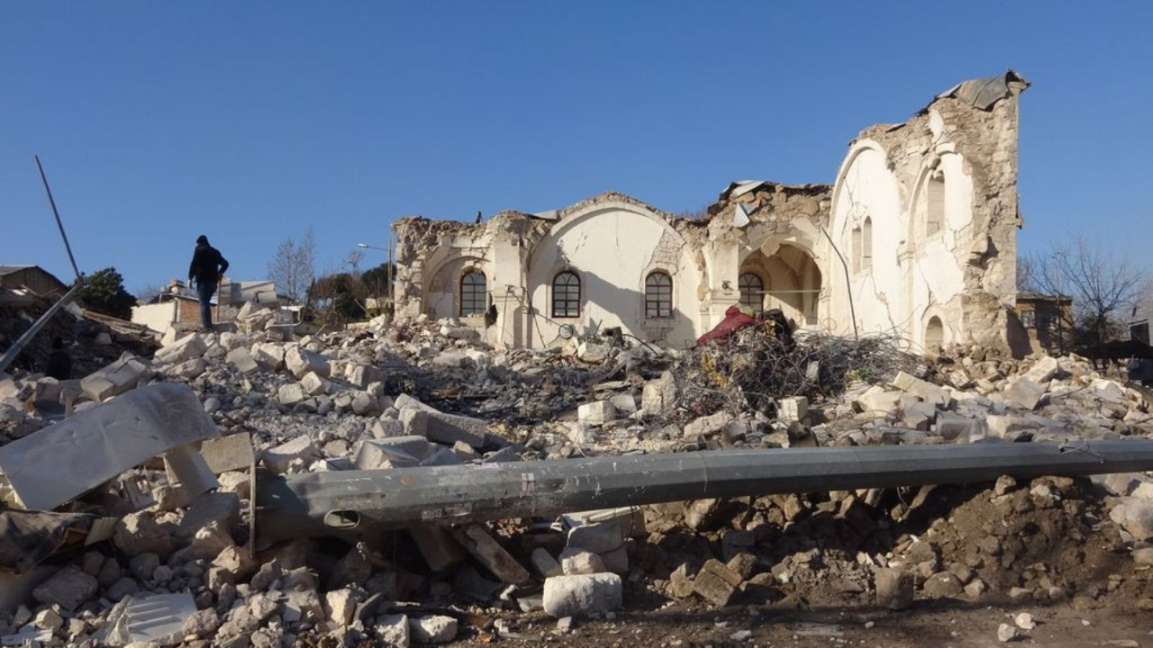 700 yıllık tarihi Ulu Cami tamamen yıkıldı