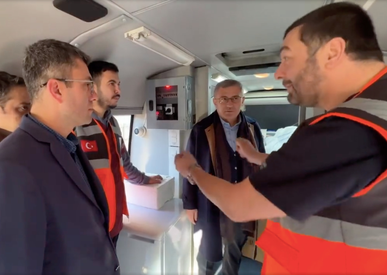 Üsküdar Belediyesi'nden deprem bölgesine önemli hizmet! "VETBÜS'ü gönderdik"