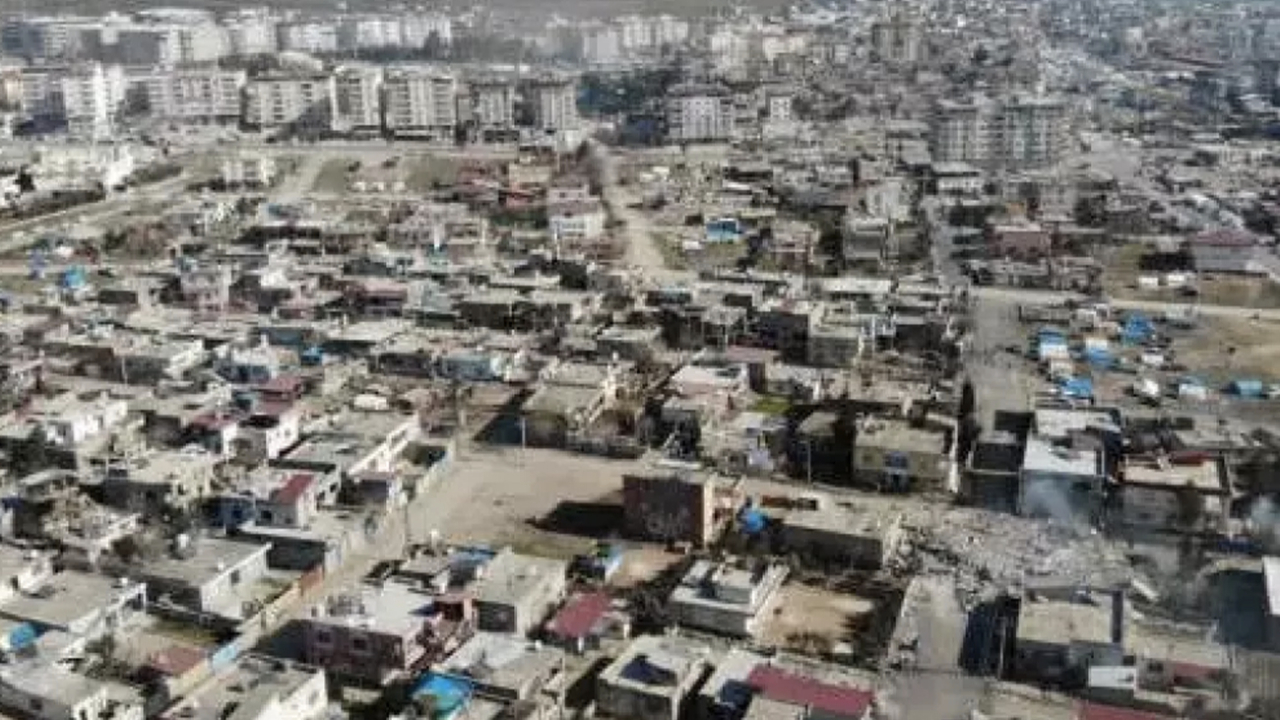 Ağır hasar almıştı! İlçe yıkılarak komple yenilenecek