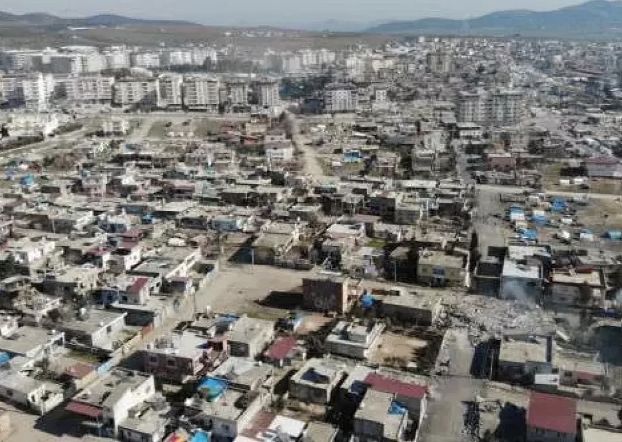 Ağır hasar almıştı! İlçe yıkılarak komple yenilenecek