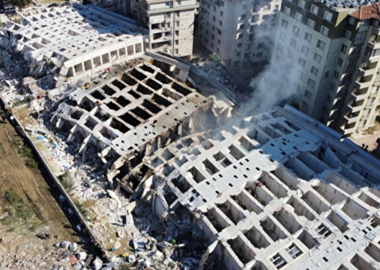 Felaket göz göre göre gelmiş! Rönesans Rezidans'ta yeni detay: Depremden önce temeli kaymış, kolonları çatlamış
