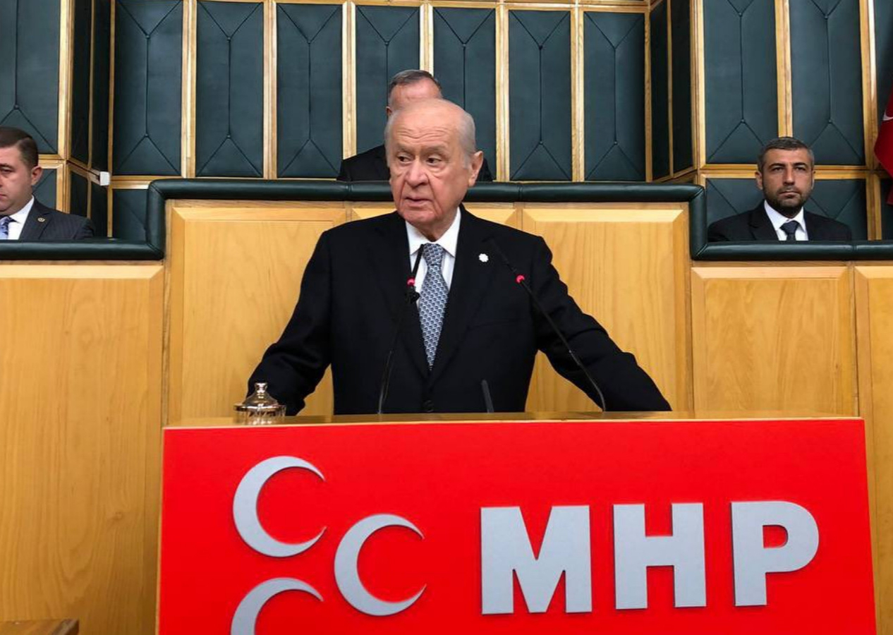 Devlet Bahçeli, "Ahbapçılar ve babalacılar akbaba gibi kanat çırpmaktadır"  diyerek tepki gösterdi!