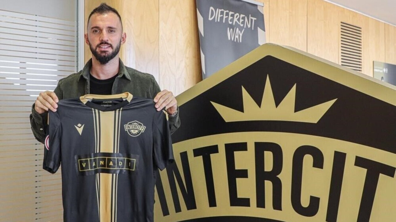 Emre Çolak'tan flaş karar! Futbolu bırakması 1 gün sürdü...
