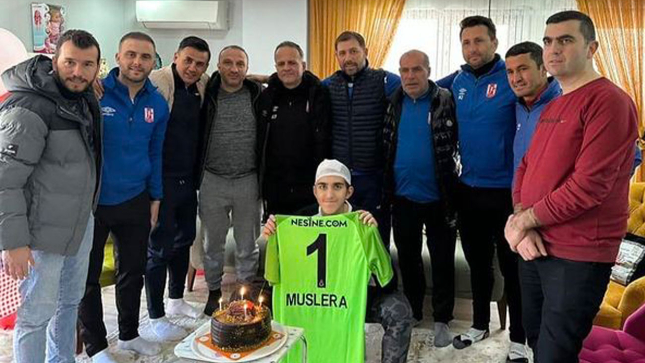 Muslera'dan geçmiş olsun forması