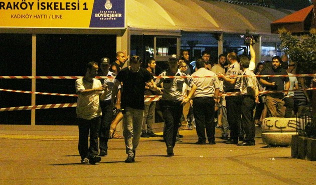 Karaköy'de şüpheli çanta alarmı...