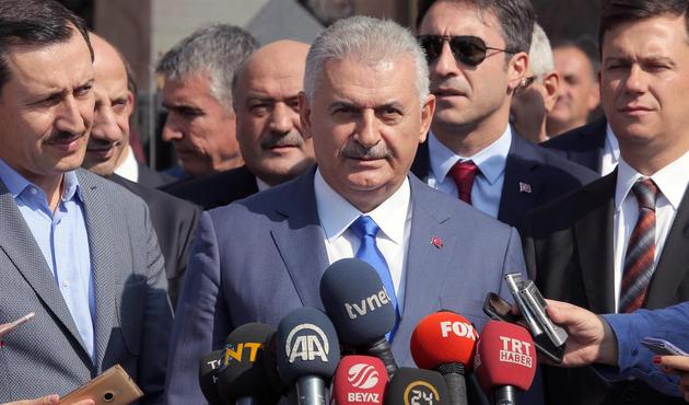 Başbakan Yıldırım depremin bilançosunu açıkladı! "1 vatandaşımız öldü, 3 bina yıkıldı"