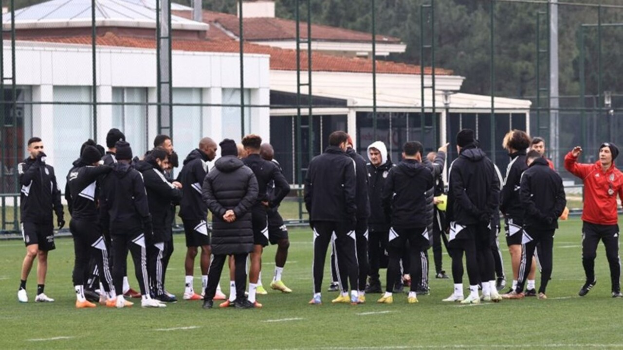 Beşiktaş'ta flaş karar! 2 oyuncunun sözleşmesi feshediliyor...
