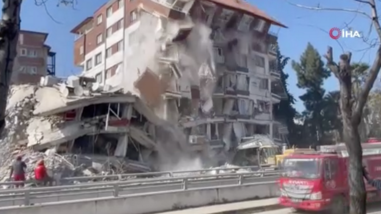 Enkaz çalışmasına yardıma gelen vatandaş ölümden döndü!