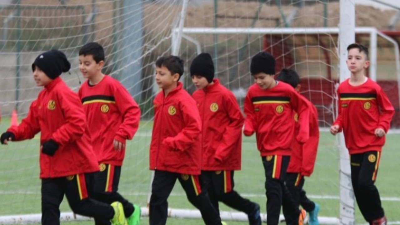 Eskişehirspor depremzede çocukları unutmadı