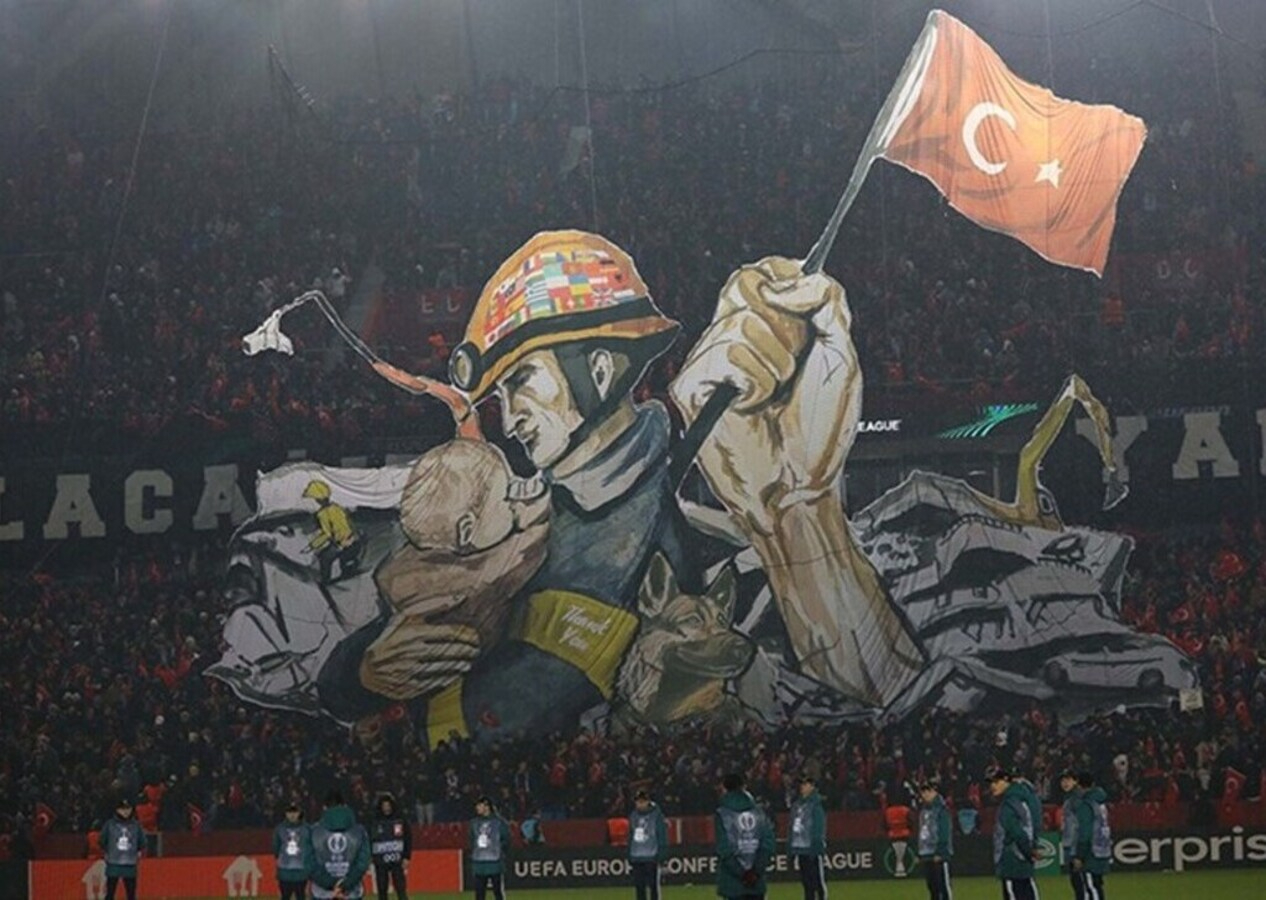 Trabzon tribünlerinden duygulandıran koreografi!