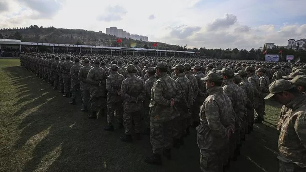 Bakan Akar duyurdu: 10 bin 900 er, erbaş ve personele sıla izni verildi!