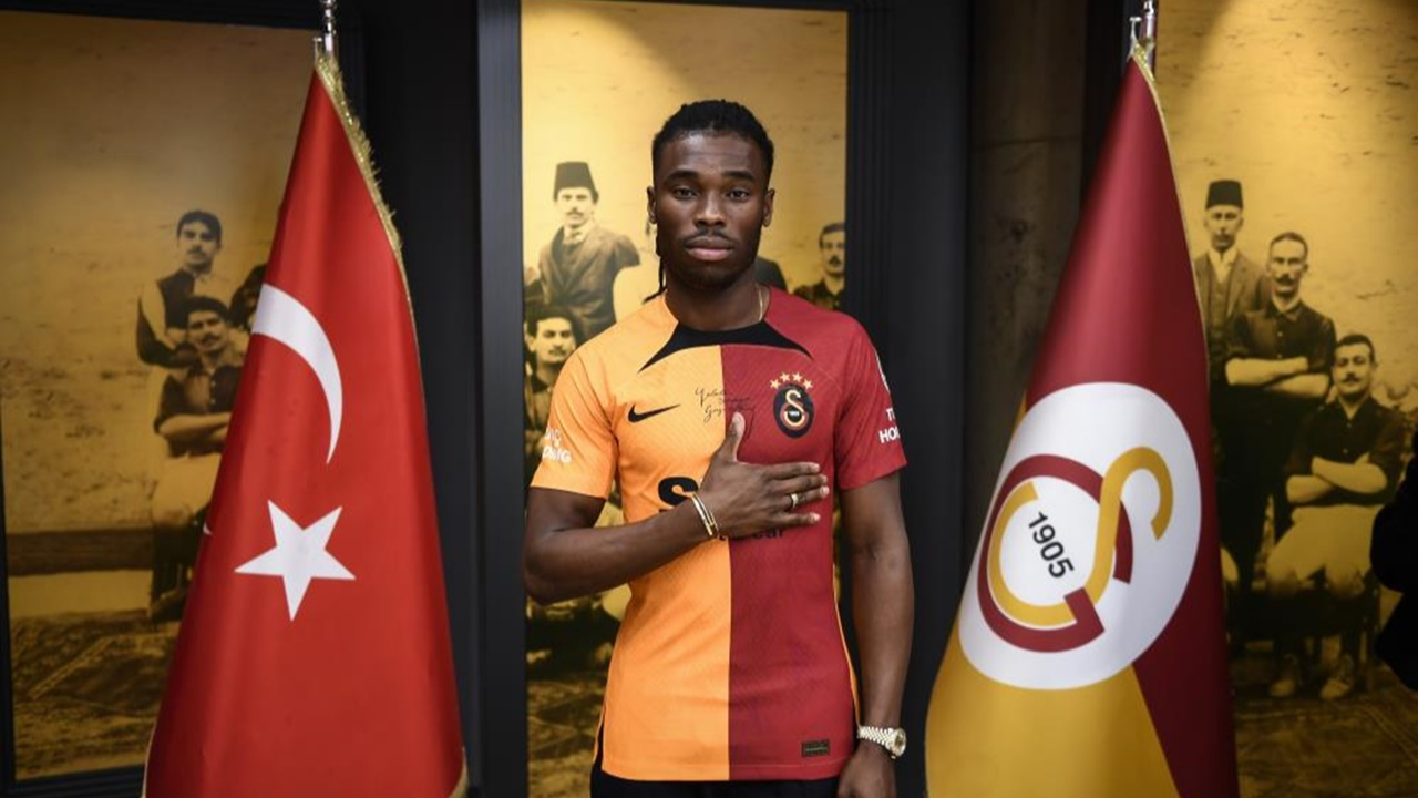 Sam Adekugbe'den deprem ve transfer açıklaması