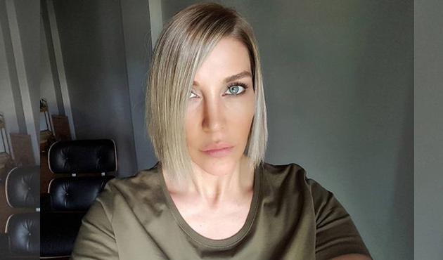 Deniz Akkaya: "Ne giyileceğini sokakta poğaça yiyen birinden öğrenecek halim yok"