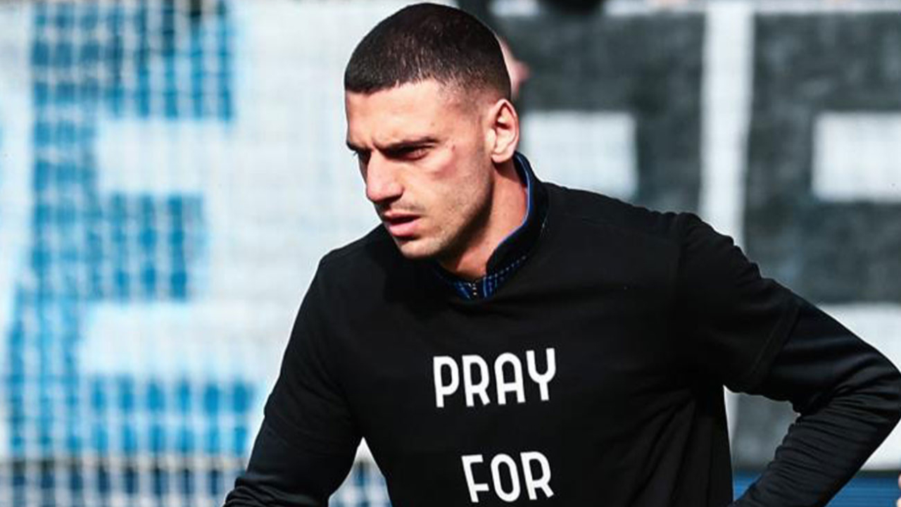 Merih Demiral'dan maç öncesi anlamlı tişört