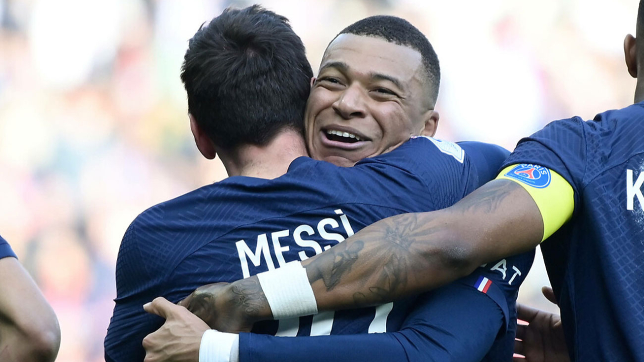 Gol düellosunun galibi PSG oldu