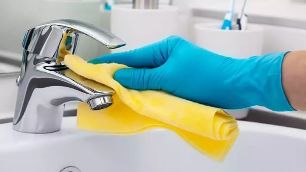 Musluklardaki lekeleri gidermek için pahalı kimyasallara değil; sadece o meyveye ihtiyacınız var!