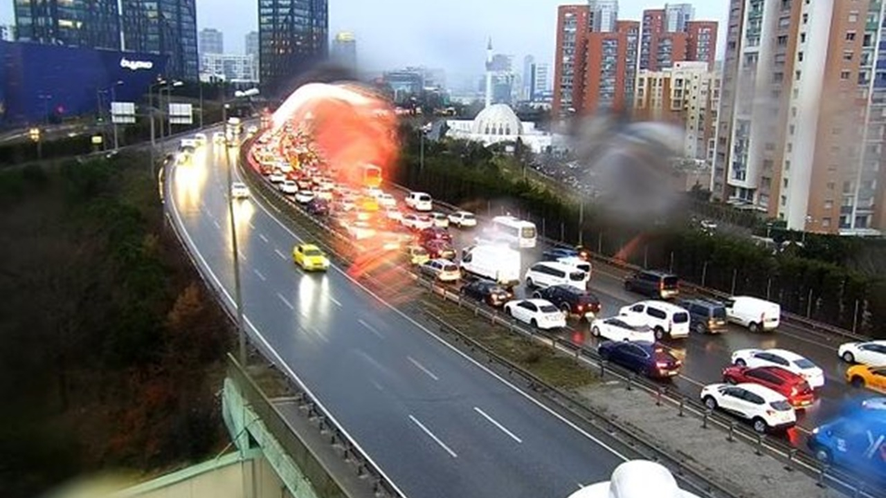 Yarıyıl tatilinin bitmesiyle birlikte İstanbul'da trafik yoğunluğu yüzde 50'yi aştı