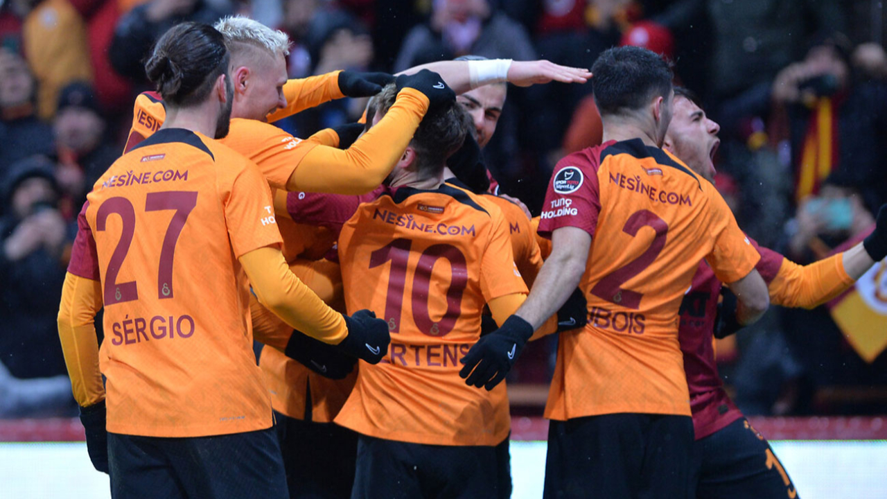 Galatasaray'ın kamp kadrosu belli oldu