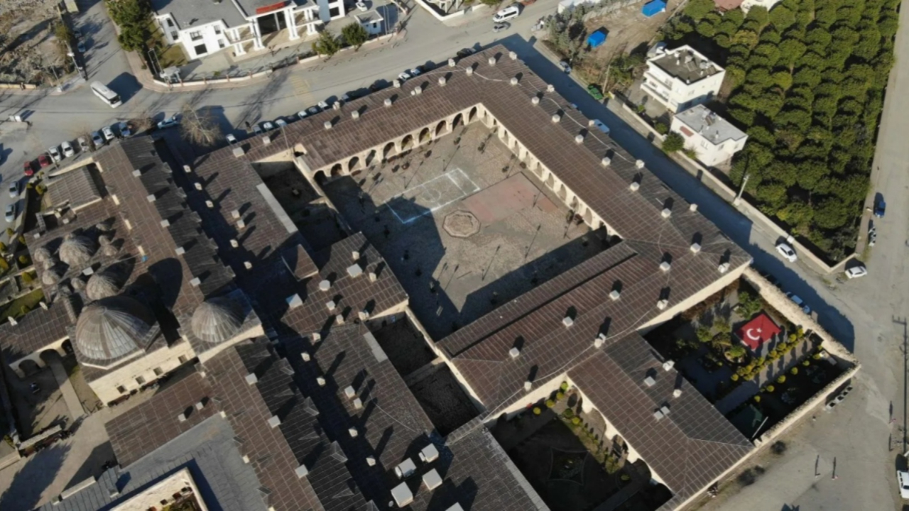 Mimar Sinan yapmıştı! Depremden etkilenmeyen 449 yıllık Mehmet Paşa Külliyesi, Hatay’daki depremzedeleri ağırlıyor