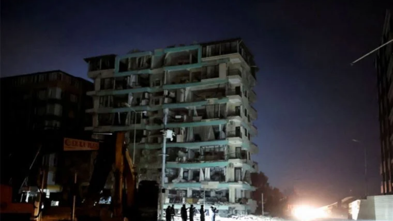 Hatay'daki depremin hissedildiği illerin valiliklerinden açıklama geldi!