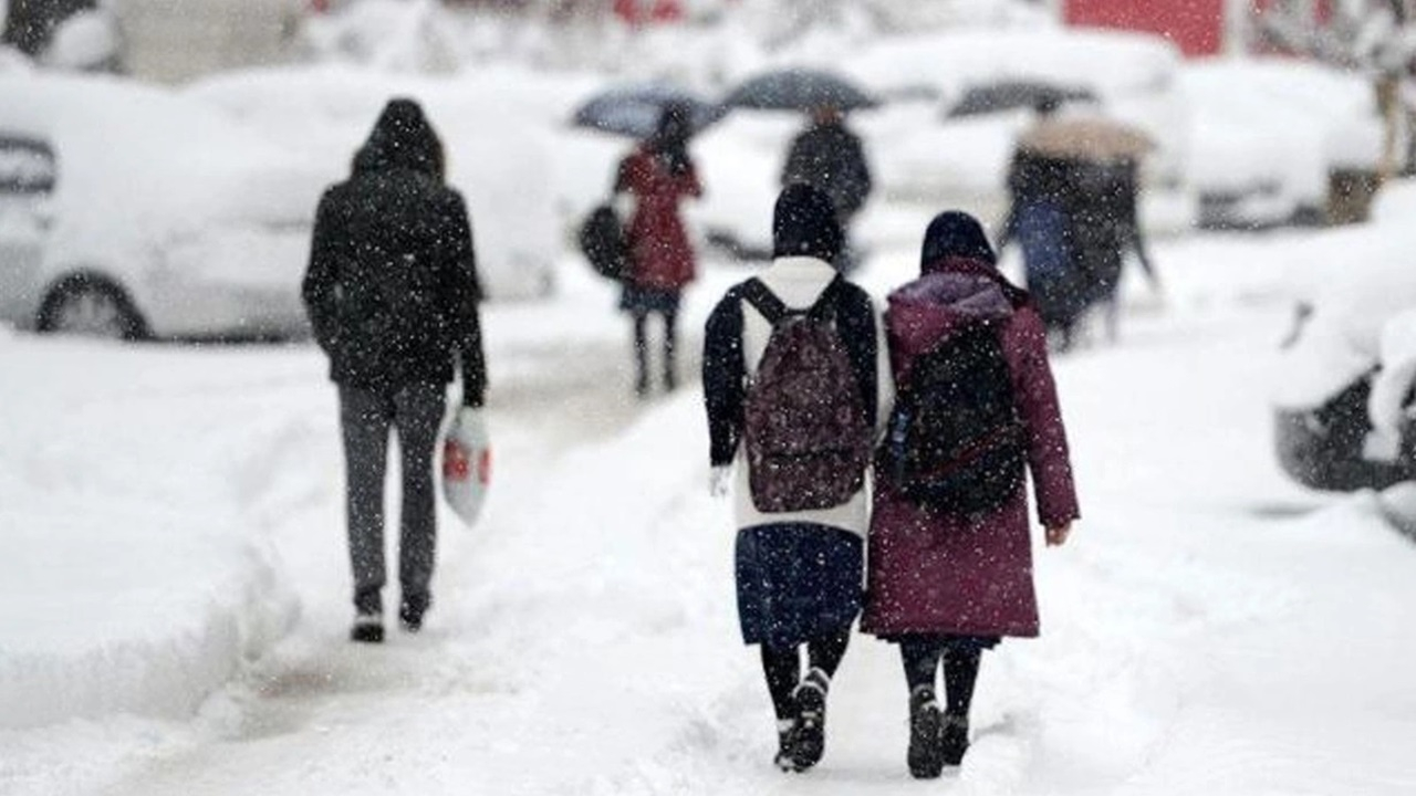 Van'da eğitime kar engeli! Okullar 1 gün tatil edildi