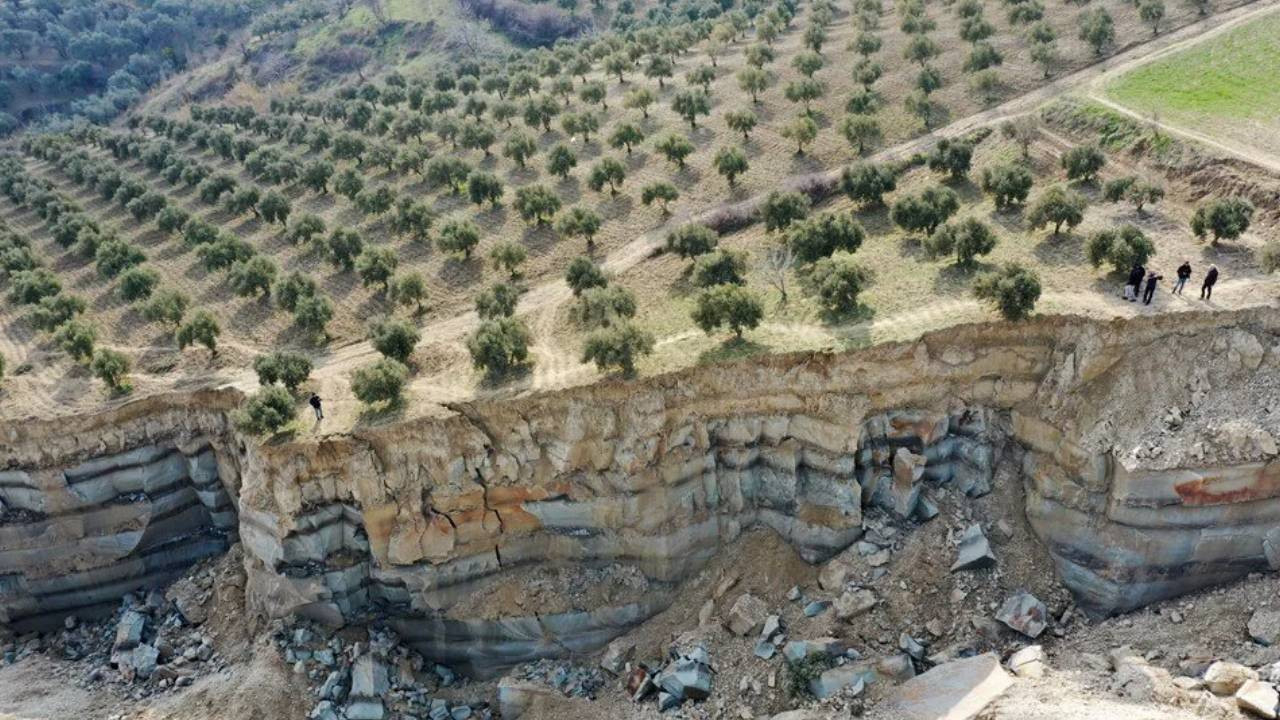 Depremden zarar gören üreticilerin kredi borçlarına bir yıl erteleme
